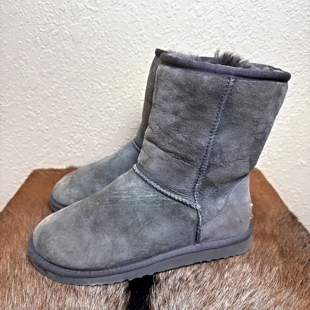 Ugg Australia Boots Winter Classic Short Gray Shearling Size 6 F19008L Cozy‎